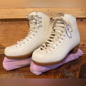 Riedell Girls Figure Skates- Size 1.5
